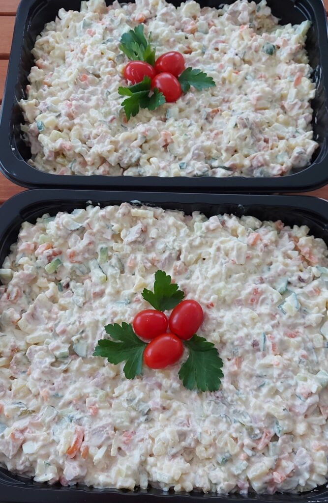 Kartulisalat grillkana ja singiga (2kg)